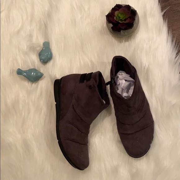 NWOT Bussola Ladies Booties - Picture 2 of 9